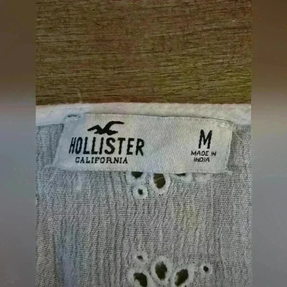 Hollister Tie Front Eyelet Cropped Blouse - Picture 9 of 9